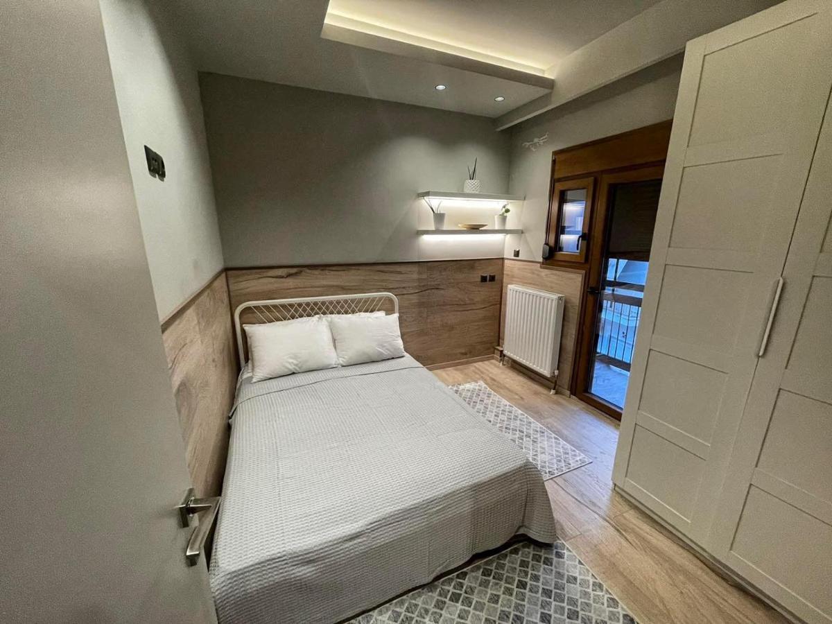 Luxury Townhouse Suite Larissa Eksteriør billede